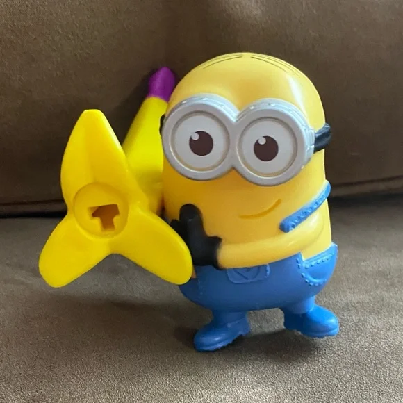 McDonald’s 2017 Minion with Banana Shooter Toy Kids Happy Meal Action Figure EUC - Picture 2 of 7